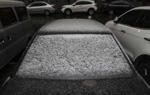 Sau 30 năm, Bắc Kinh lại đón tuyết rơi vào tháng 4